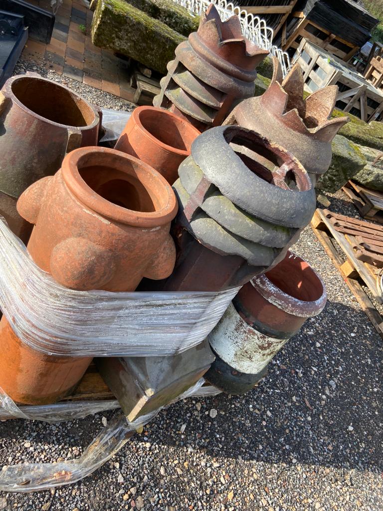 A quantity various reclaimed Chimney Pots (some da - Image 4 of 11