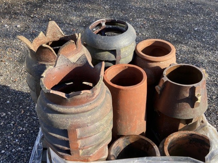 A quantity various reclaimed Chimney Pots (some da - Image 2 of 11