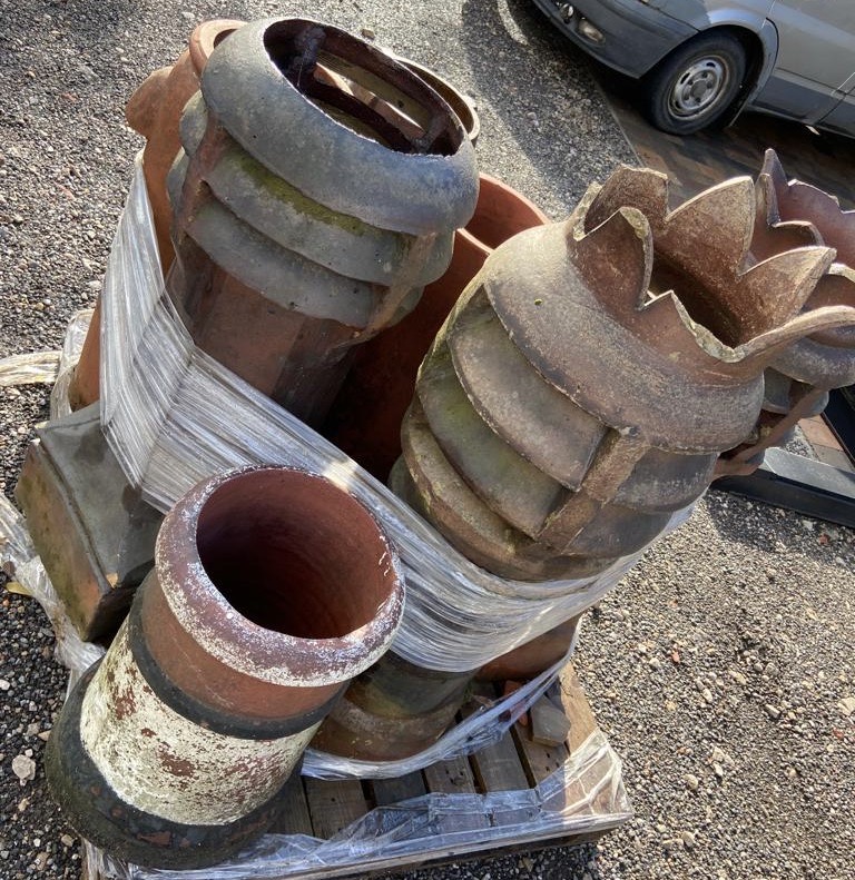 A quantity various reclaimed Chimney Pots (some da - Image 7 of 11
