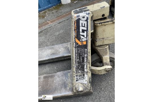 Delta hydraulic Pallet Truck (purchaser to remove lot from building) (LOCATION: Wakefield) - Image 4 of 5