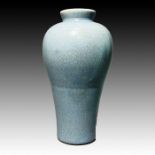 CHINESE GUAN TYPE CRACKLE VASE, QING PERIOD, (1644 to 1911)