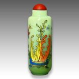 A CHINESE HANDPAINTED SNUFF BOTTLE