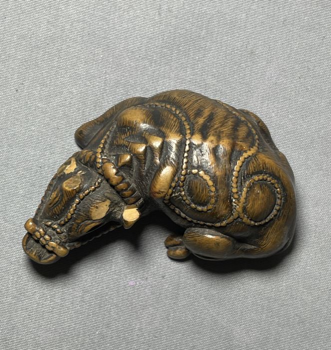 TOMOTADA: A WOOD NETSUKE OF A COW, MEIJI PERIOD - Image 2 of 6