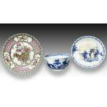 A CHINESE FAMILLE ROSE DISH & BLUE & WHITE TEA BOWL AND SAUCER