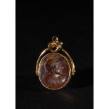 A GOLD AND CARNELIAN CAMEO OF A MILITARY GENERAL, 18TH/19TH CENTURY OR EARLIER