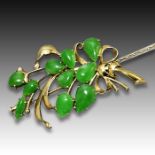 A CHINESE IMPERIAL JADE FLOWER BOQUET BROOCH, SET ON GOLD