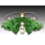 A CHINESE IMPERIAL JADE BUTTERFLY BROOCH, ON GOLD & PEARLS