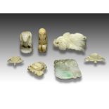 ASSORTMENT OF CHINESE JADE OBJECTS, INCLUDING PENDANTS & ANIMALS, QING DYNASTY (1644-1911)