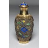 A CHINESE SILVER PARCEL GILT & ENAMEL SNUFF BOTTLE, QING DYNASTY (1644-1911)