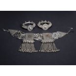 A SET OF A TRIBAL SILVER FILIGREE NECKALCE WITH TWO BRACELETS, 19TH/20TH CENTURY