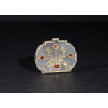 A GEM SET JADE GOLD PENDANT WITH INDIAN OLD CUT DIAMONDS & RUBIES, MUGHAL PERIOD 18TH CENTURY