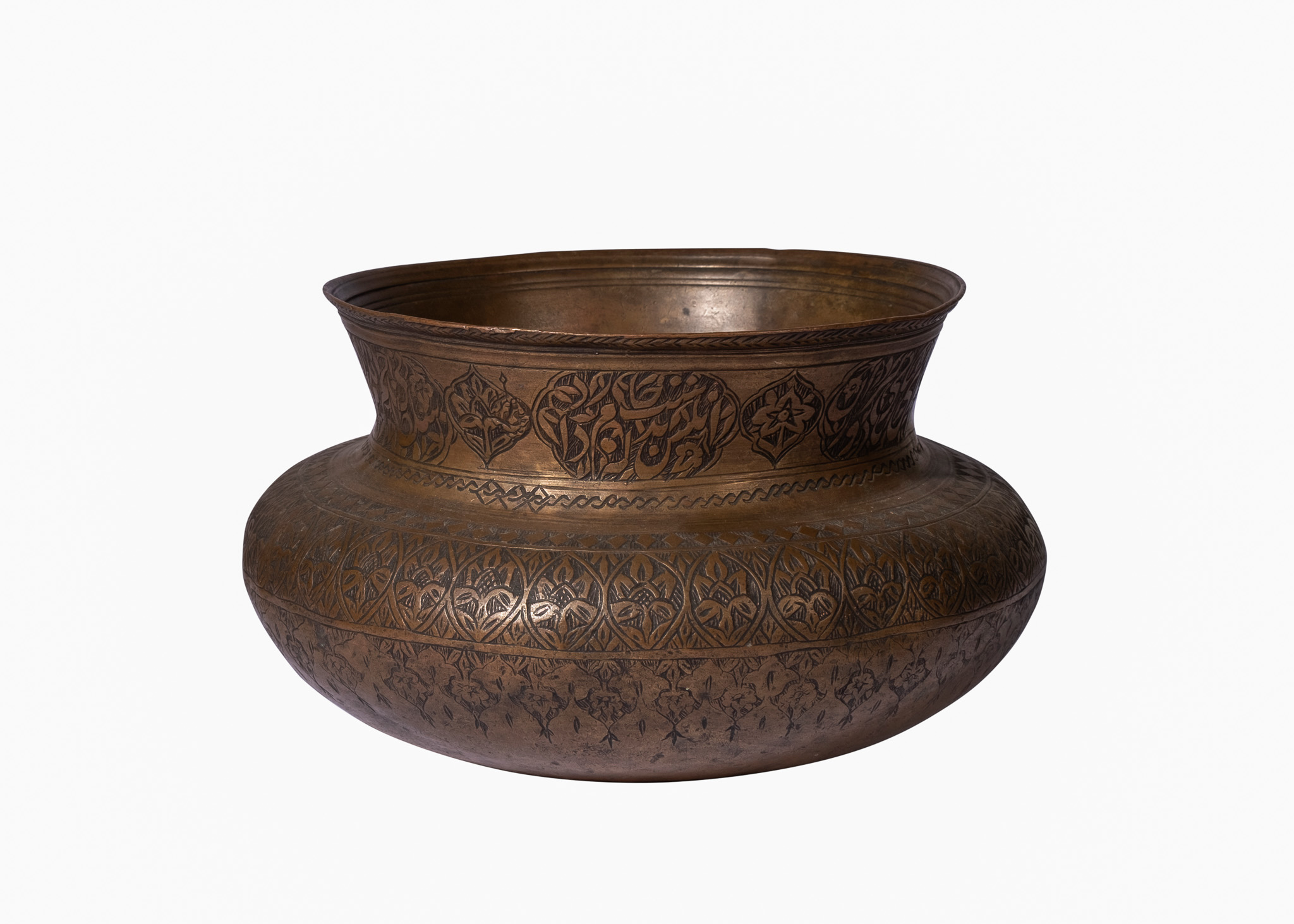 A ISLAMIC TINNED COPPER BASIN WITH CALLIGRAPHY, 19TH CENTURY - Bild 2 aus 2