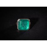 A CARVED ISLAMIC GEM STONE RING ON SILVER, POSSIBLY EMERALD, 19TH CENTURY