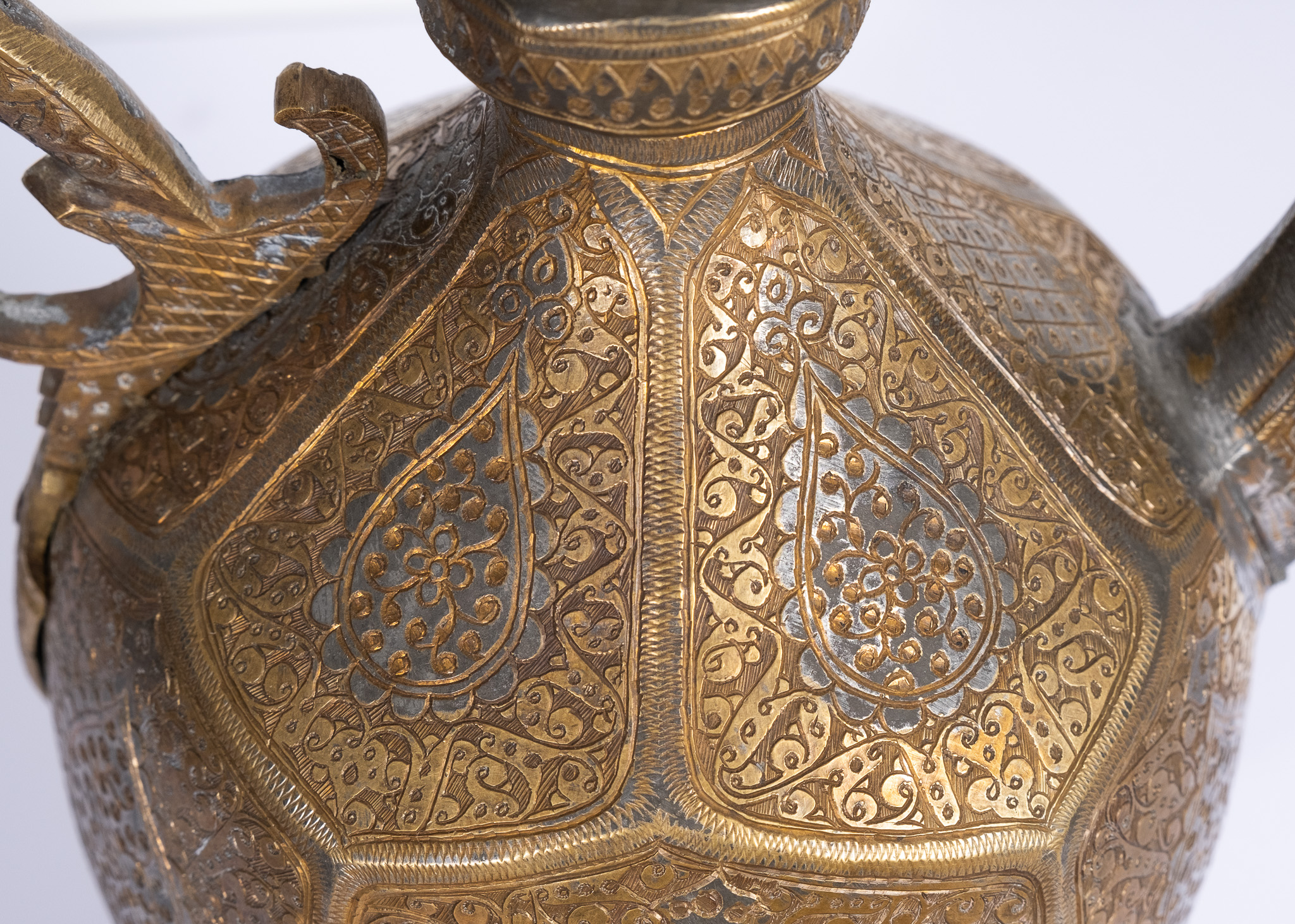 AN UZBEK COVERED GILT EWER, UZBEKISTAN/BUKHARA, LATE 19TH CENTURY - Bild 2 aus 6