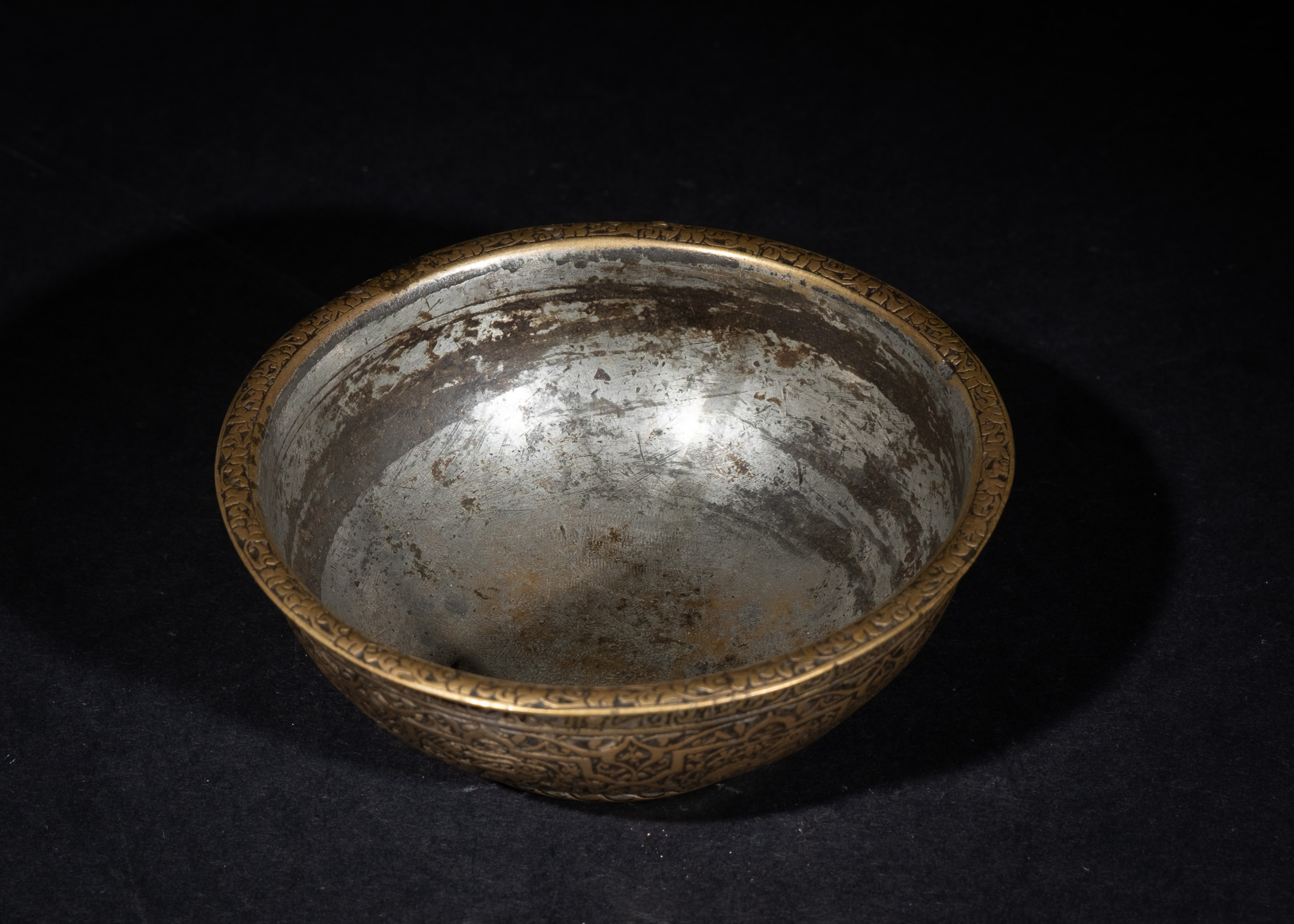 AN INSCRIBED SAFAVID TINNED COPPER BOWL, SIGNED MOHAMMAD SOLTANI, 17TH CENTURY - Image 2 of 3