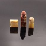 TWO CHINESE AGATE SEALS & ONE SOAPSTONE SEAL, QING DYNASTY (1644-1911)