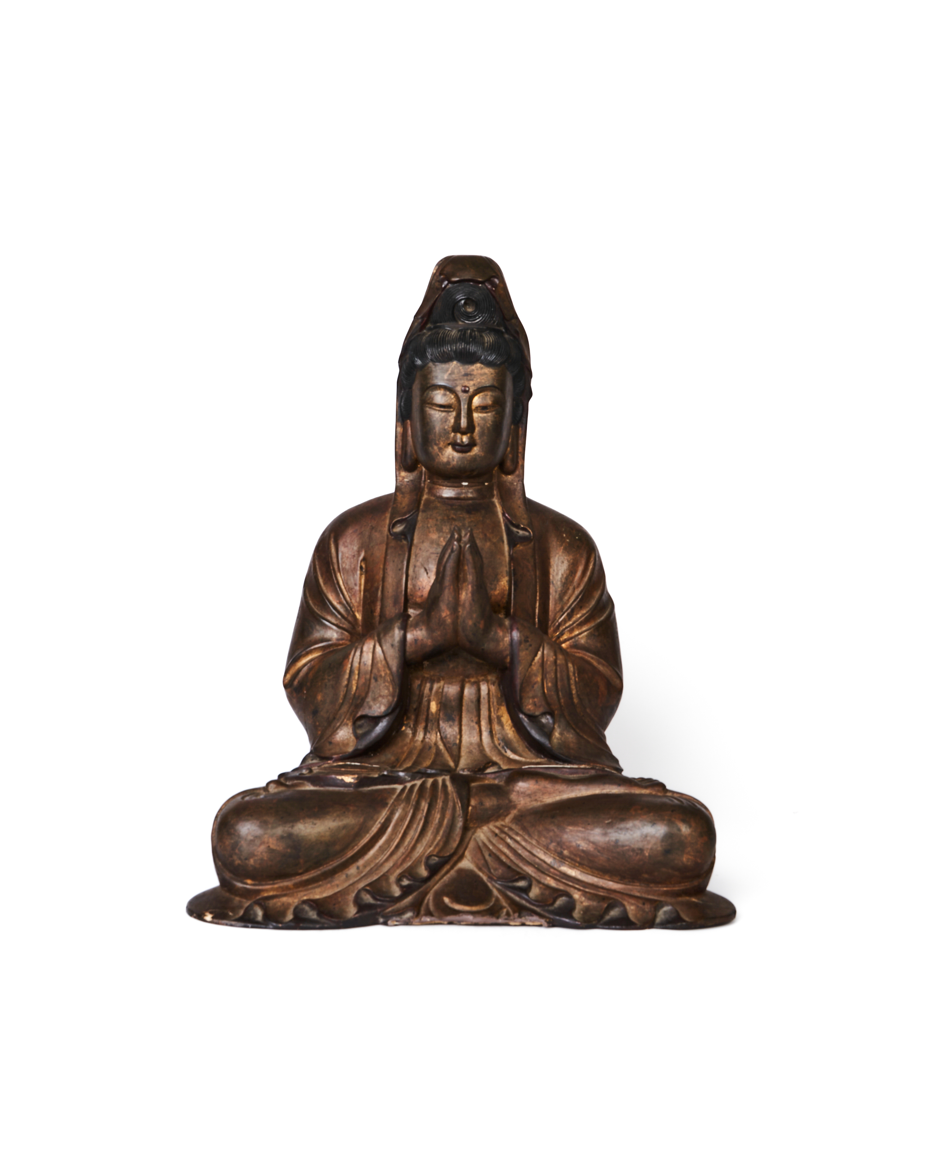 A LARGE CHINESE GILT WOOD FIGURE OF A SEATED GUANYIN, QING DYNASTY (1644-1911)