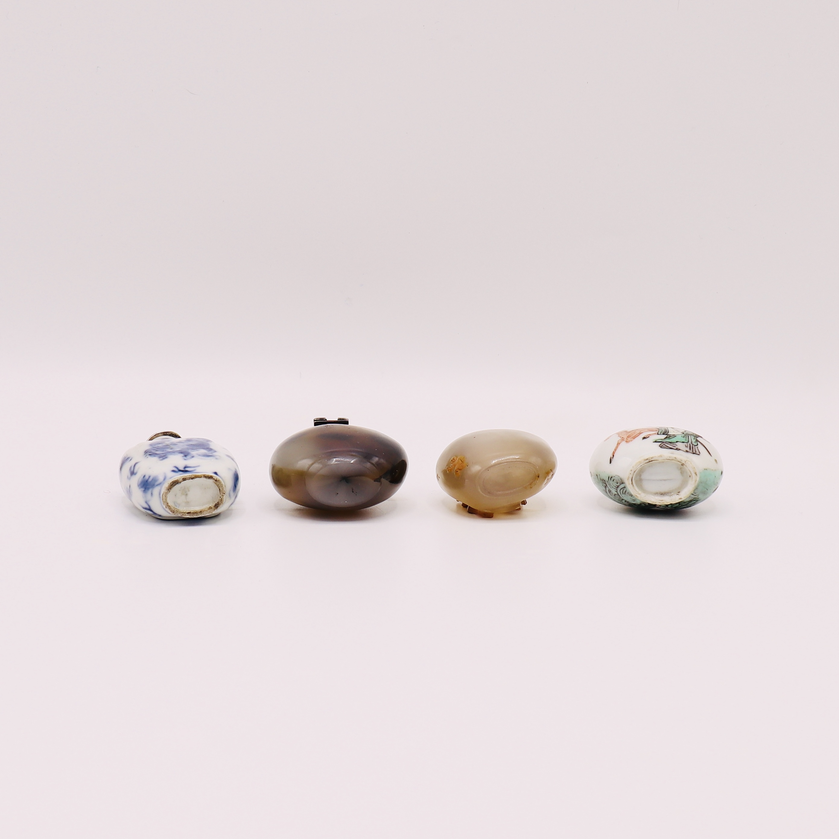 ASSORTMENT OF CHINESE SNUFF BOTTLES, QING DYNASTY (1644-1911) - Image 5 of 5