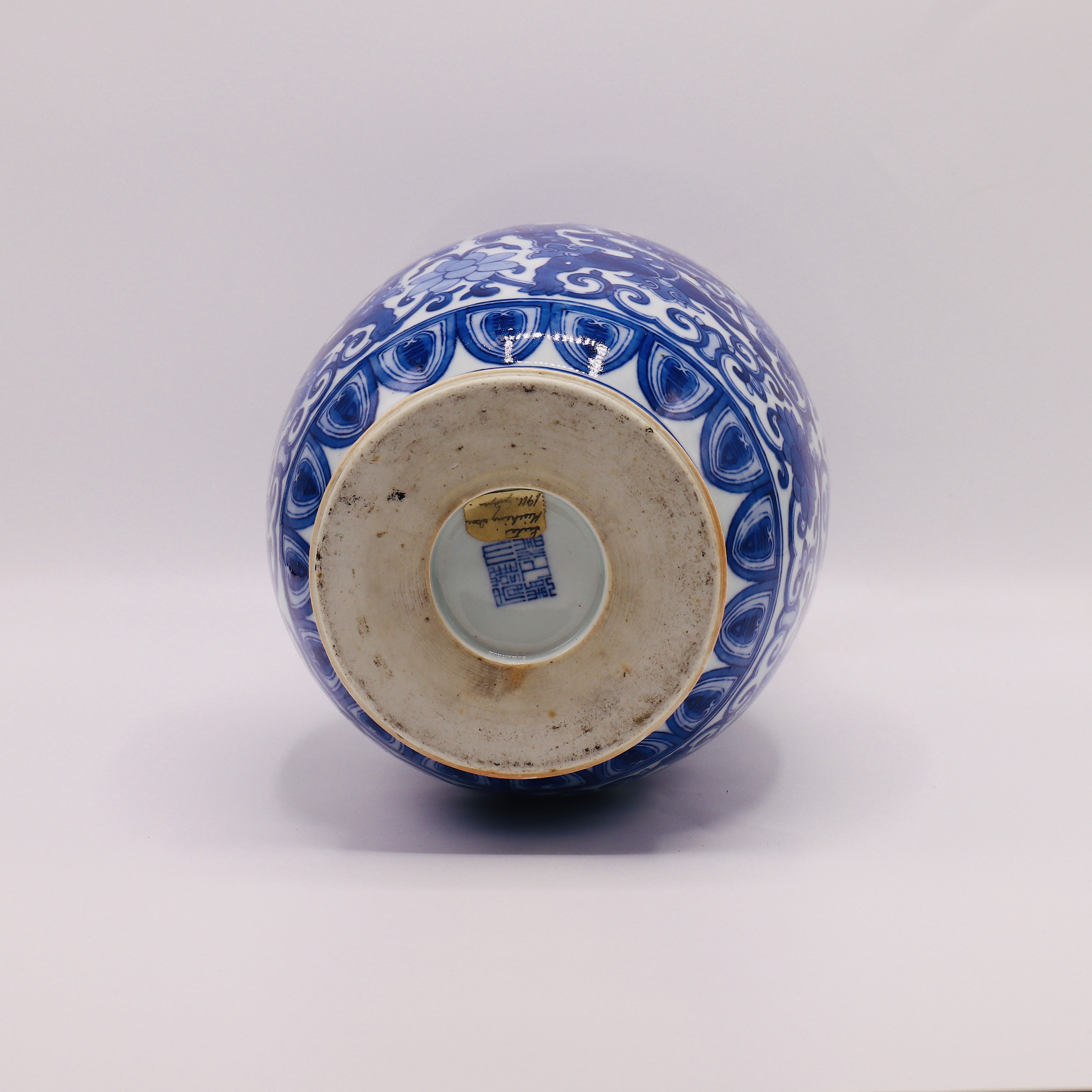 A CHINESE BLUE & WHITE VASE, QIANLONG SEAL MARK BUT PROBABLY LATER QING DYNASTY (1644-1911) - Image 6 of 6