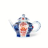 A CHINESE IMARI TEAPOT, KANGXI PERIOD (1662-1722)