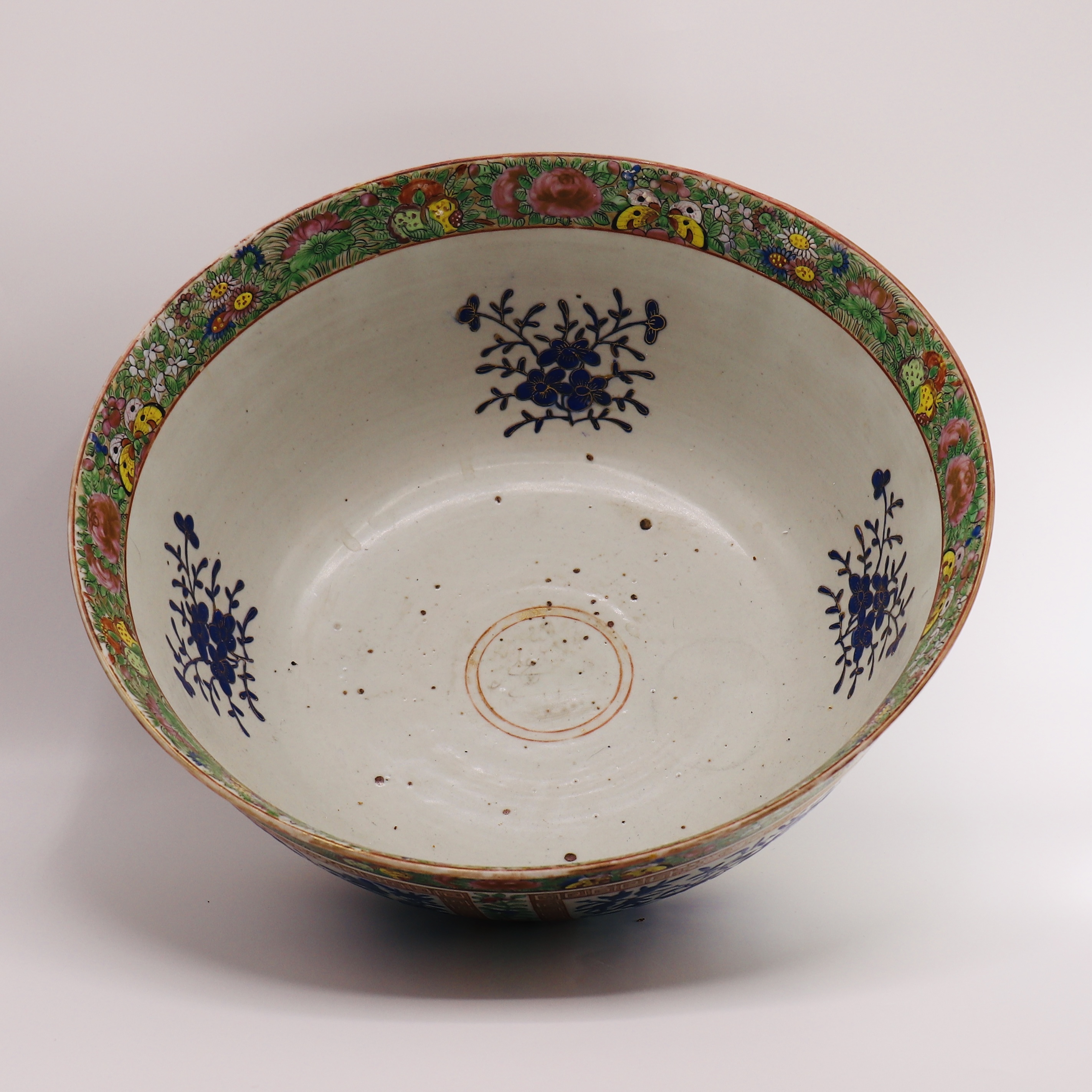 A LARGE CHINESE FAMILLE ROSE PUNCH BOWL WITH ISLAMIC INSCRIPTION, QING DYNASTY (1644-1911) - Image 4 of 6