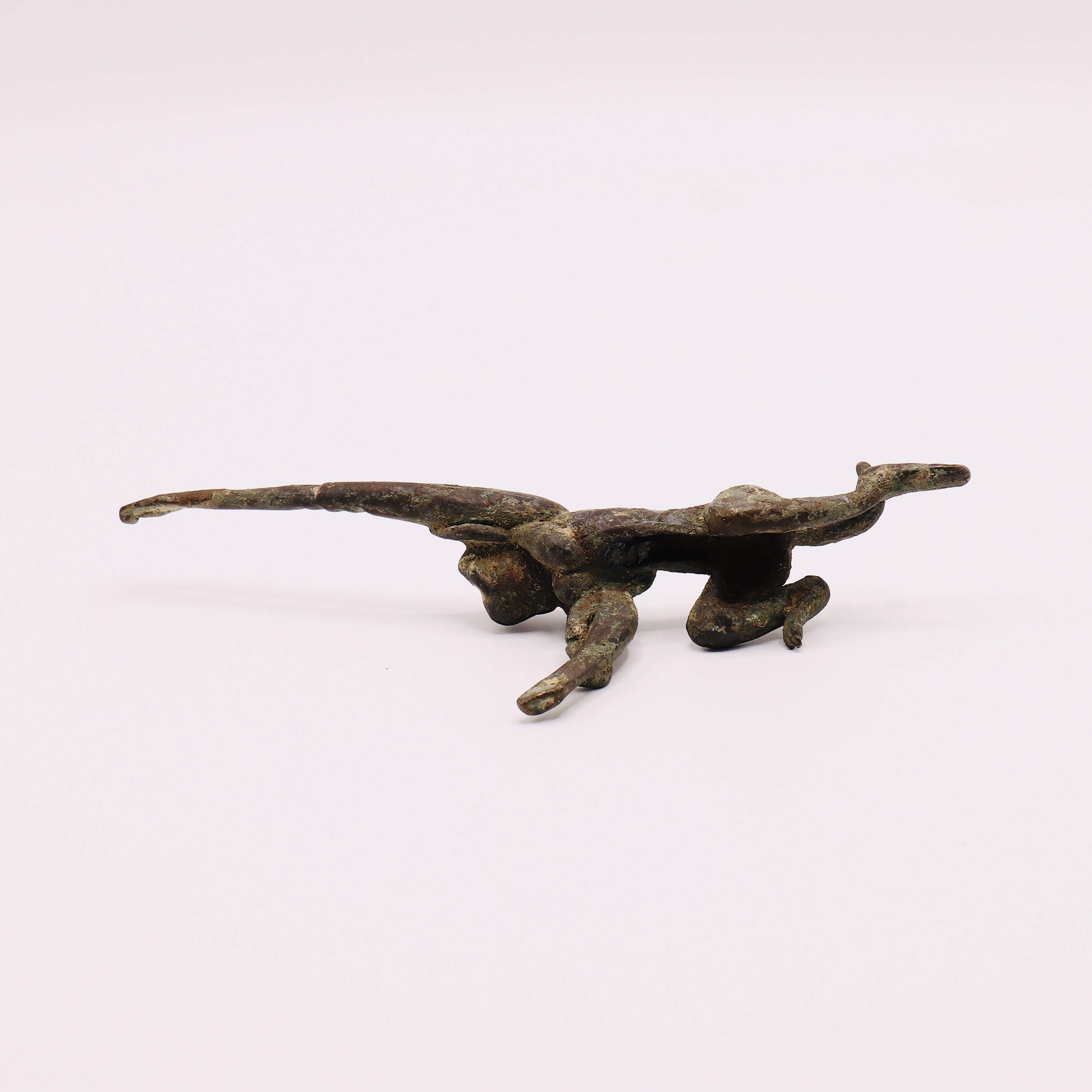 A VERY RARE CHINESE ARCHAIC BRONZE FIGURE OF A LEAPING MONKEY, WESTERN HAN DYNASTY (206 BC-AD 8) - Image 5 of 5