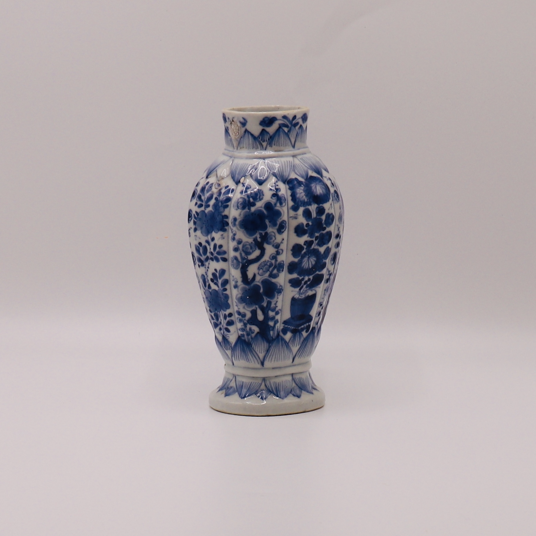A CHINESE BLUE & WHITE VASE, KANGXI PERIOD (1662-1722) - Image 3 of 7