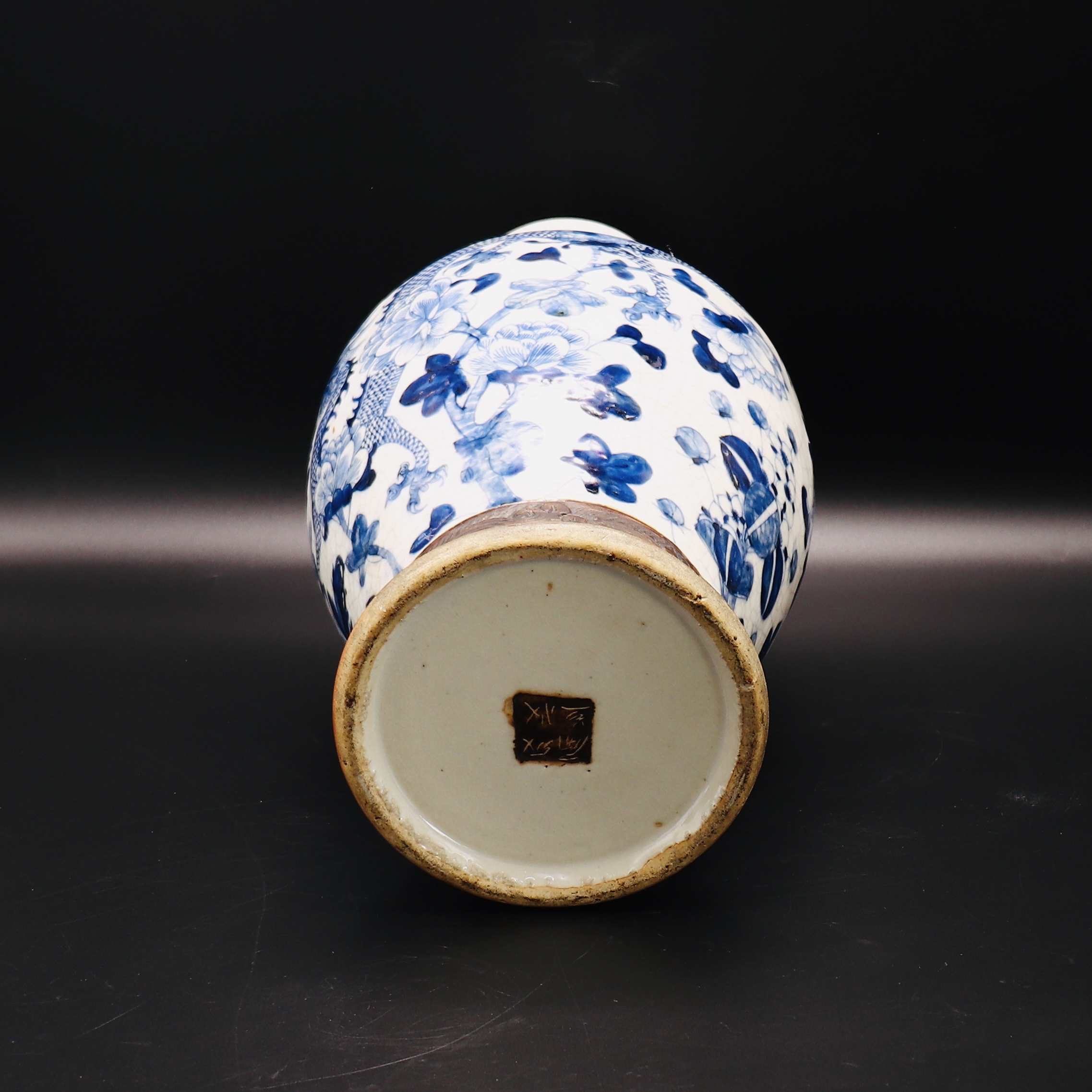 A CHINESE BLUE & WHITE CRACKLE VASE DEPICTING DRAGONS, 19TH CENTURY - Image 8 of 8