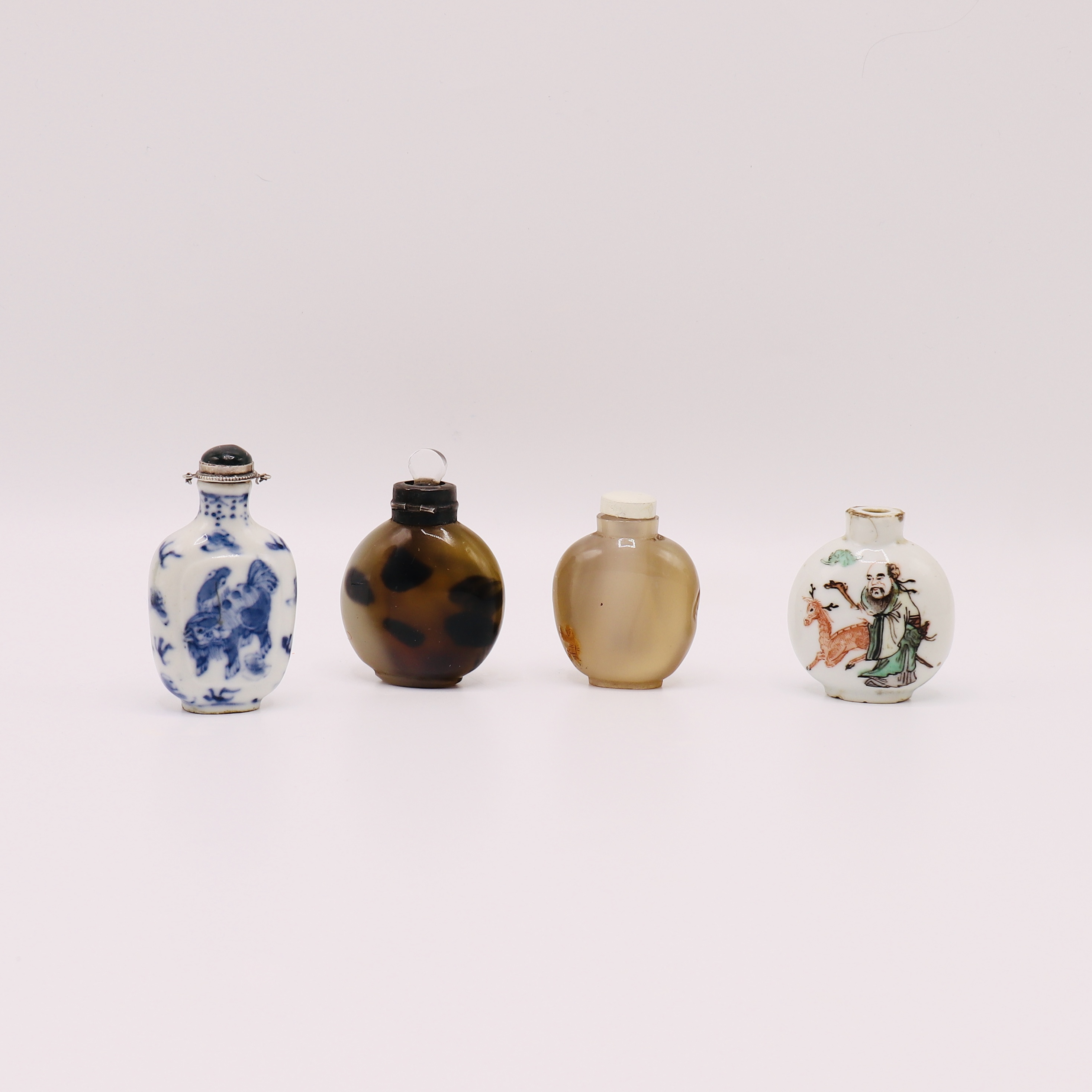 ASSORTMENT OF CHINESE SNUFF BOTTLES, QING DYNASTY (1644-1911) - Image 3 of 5