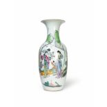 A LARGE CHINESE FAMILLE ROSE VASE, REPUBLIC PERIOD