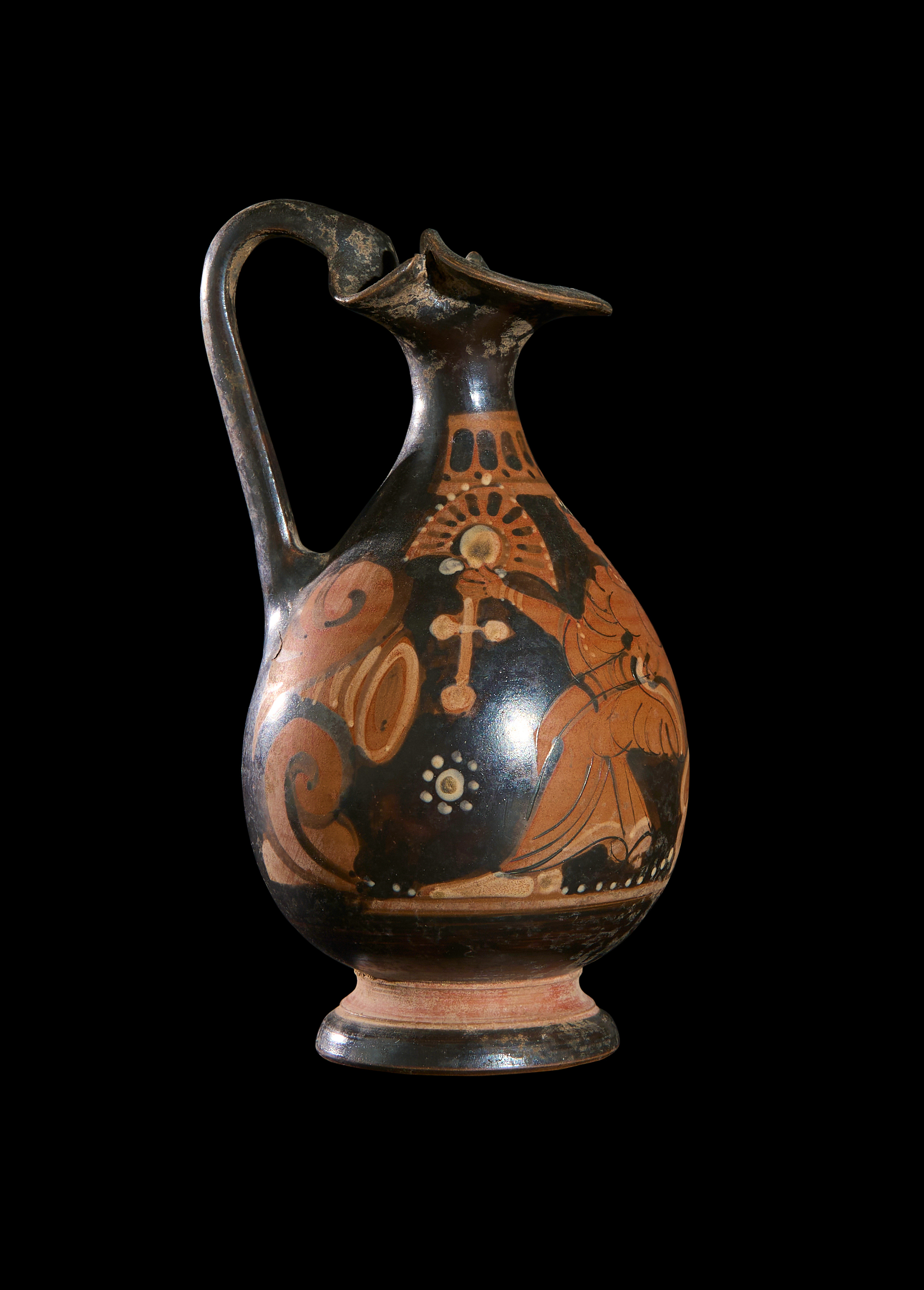 A GREEK APULIAN RED FIGURE TREFOIL OINOCHOE, DEPICTING A SEATED LADY, SOUTH ITALIAN