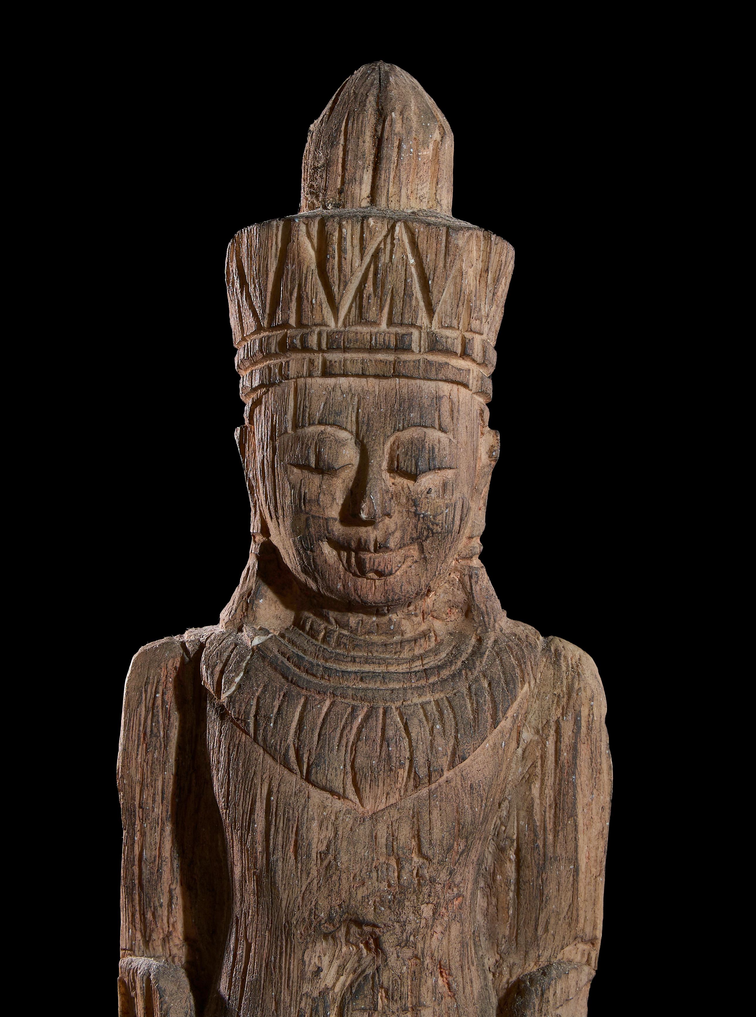 A CARVED KHMER WOODEN FIGURE, PROBABLY 13TH CENTURY - Image 2 of 4