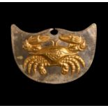A GOLD & SILVER MOCHE NOSE ORNAMENT DEPICTING A GOLD CRAB, 6-7TH CENTURY, PERU