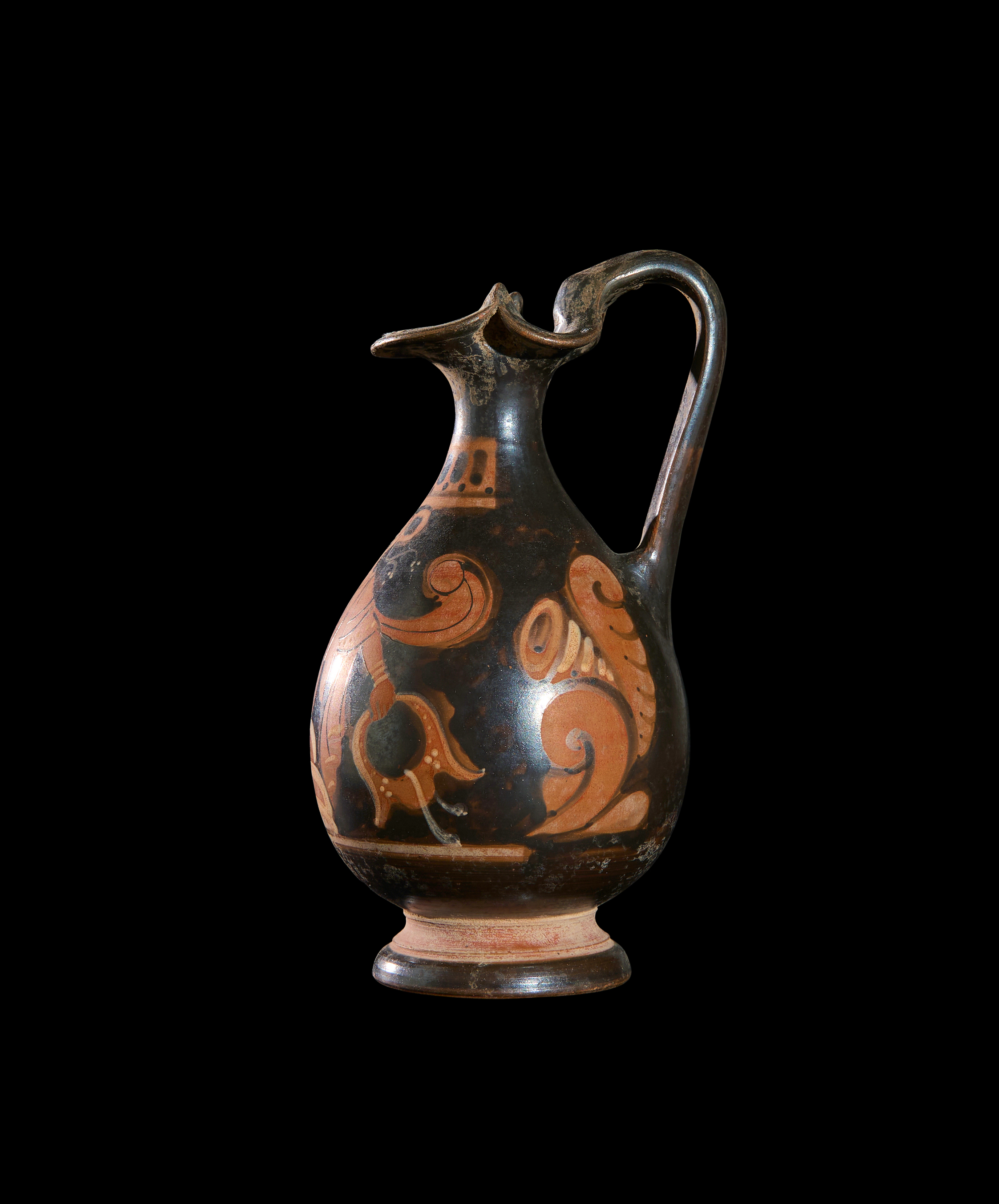 A GREEK APULIAN RED FIGURE TREFOIL OINOCHOE, DEPICTING A SEATED LADY, SOUTH ITALIAN - Image 3 of 3