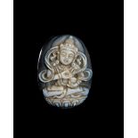 A TIBETAN DZI BEAD SEATED BUDDHA PENDANT