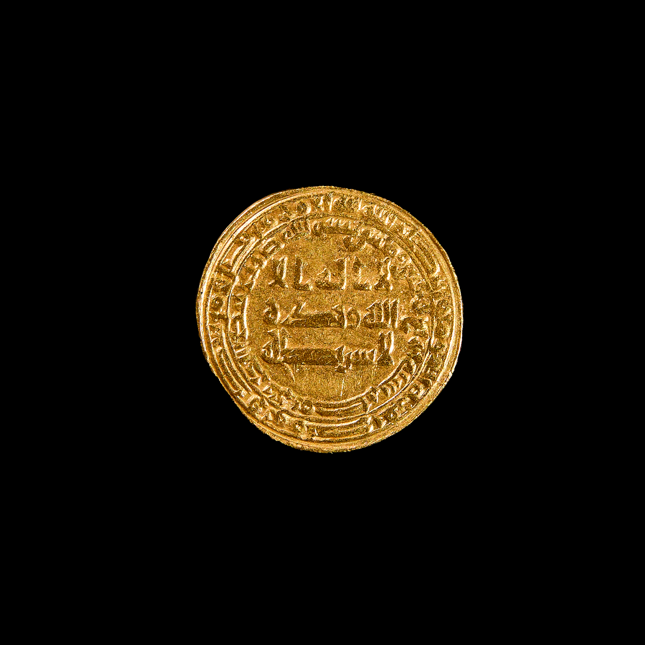 AN ISLAMIC GOLD DINAR MINTED DURING ABBASID DYNASTY, THE CALIPH ALMUKTAI, IN 292 AH/904 AD AT MECCA - Image 2 of 2