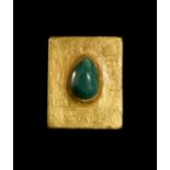 A HIGHLY RARE INSCRIBED EGYPTIAN GOLD GEMSTONE AMULET, EARLY DYNASTIC PERIOD, CIRCA 3000-2686 B.C.