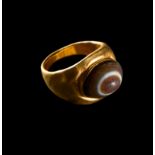 A GOLD & DZI BEAD "EYE" RING