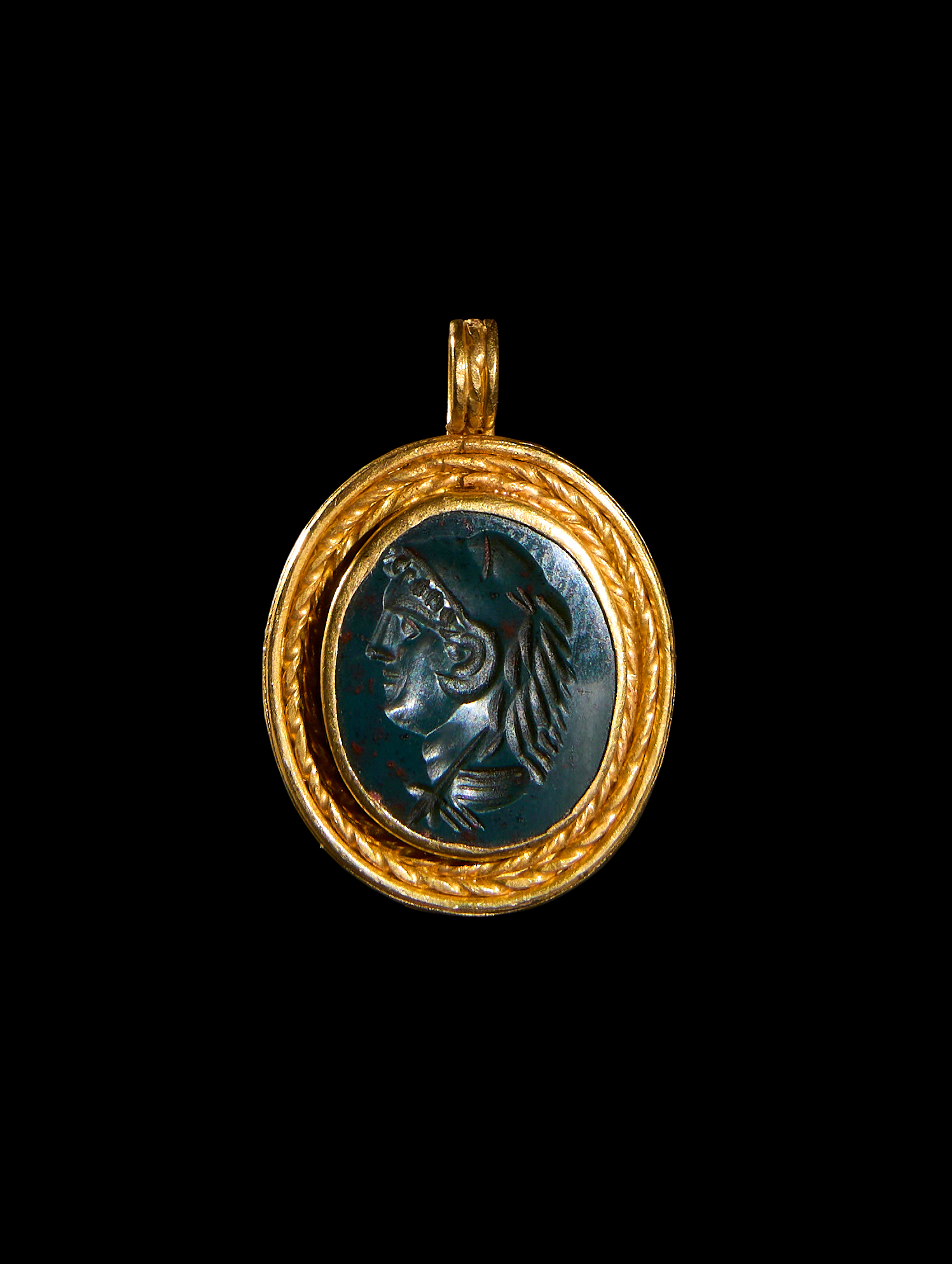 A GOLD PENDANT DEPICTING ALEXANDER THE GREAT, PROBABLY ROMAN