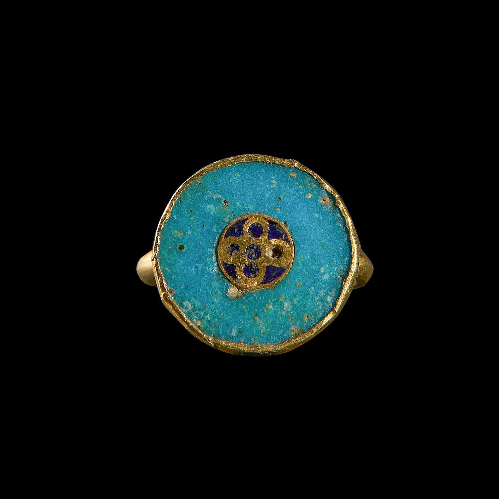 A ROMAN GOLD AND GLASS FINGER RING EGYPT, CIRCA 1ST CENTURY A.D. - Image 2 of 2