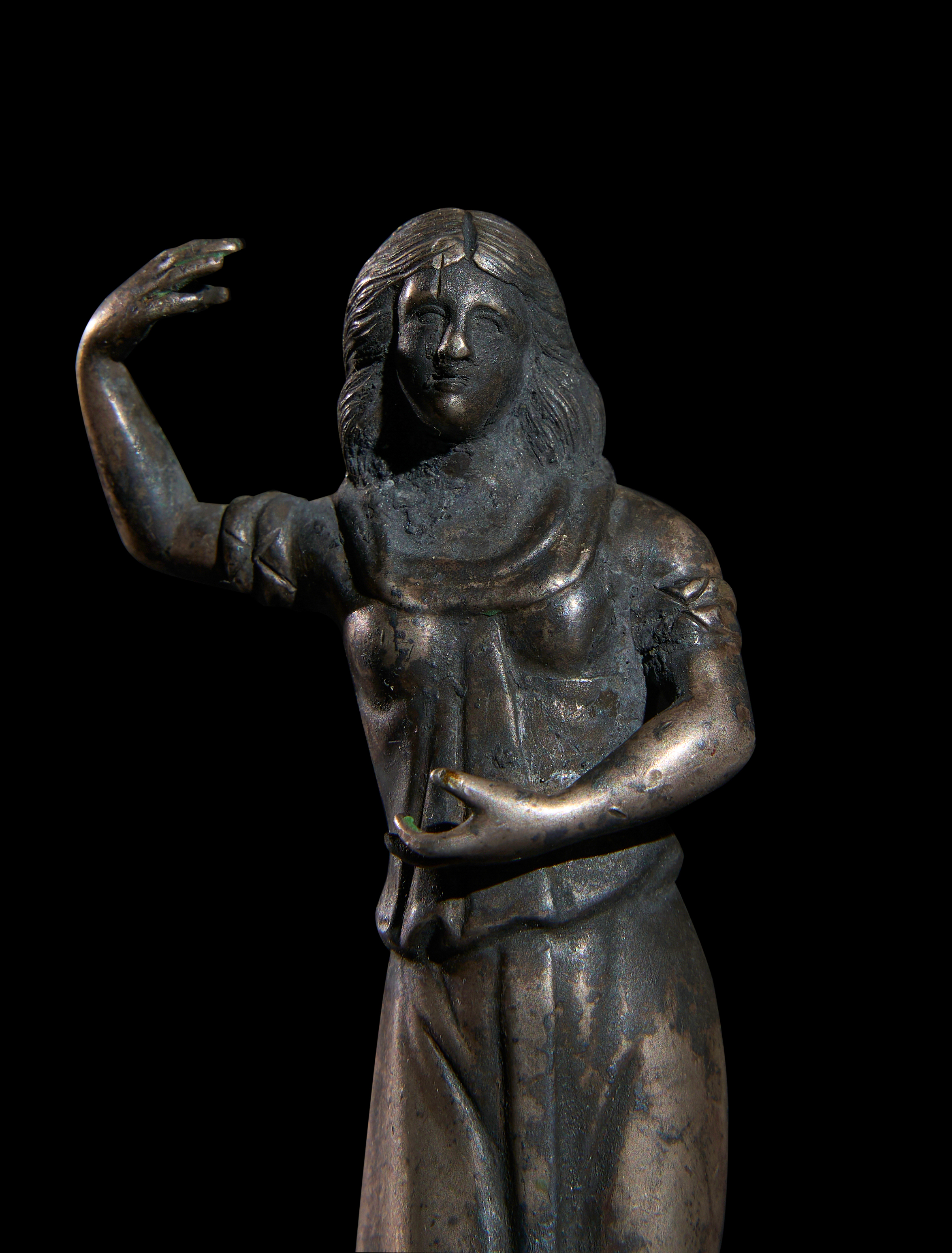 A CELTIC SILVER DANCING FIGURE OF A MAIDEN, CIRCA 2ND-1ST CENTURY B.C. - Image 2 of 3