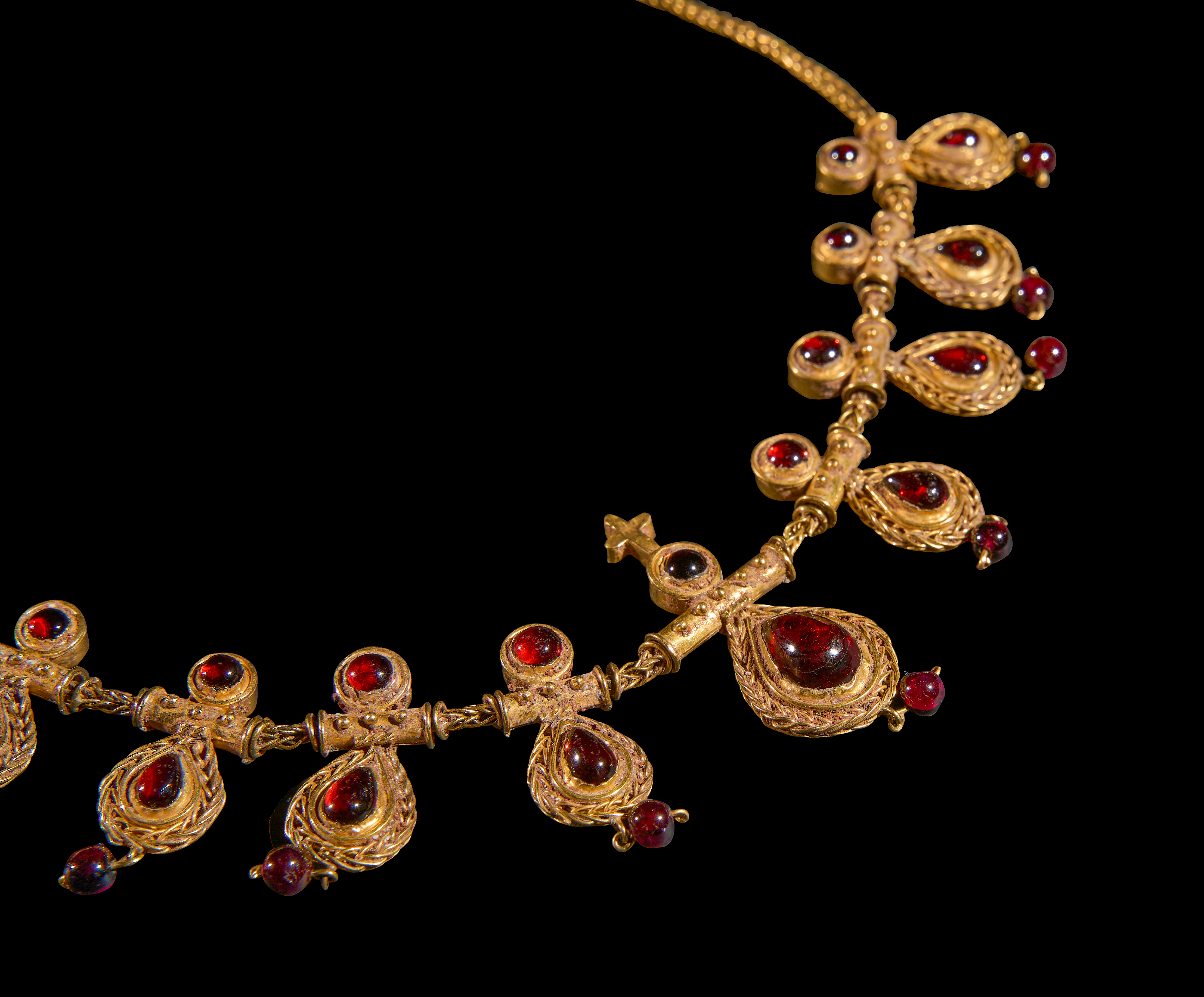 AN IMPRESSIVE BYZANTINE GOLD CROSS NECKLACE SET WITH CABOCHON GEMSTONES, CIRCA 3RD CENTURY A.D. - Image 4 of 4