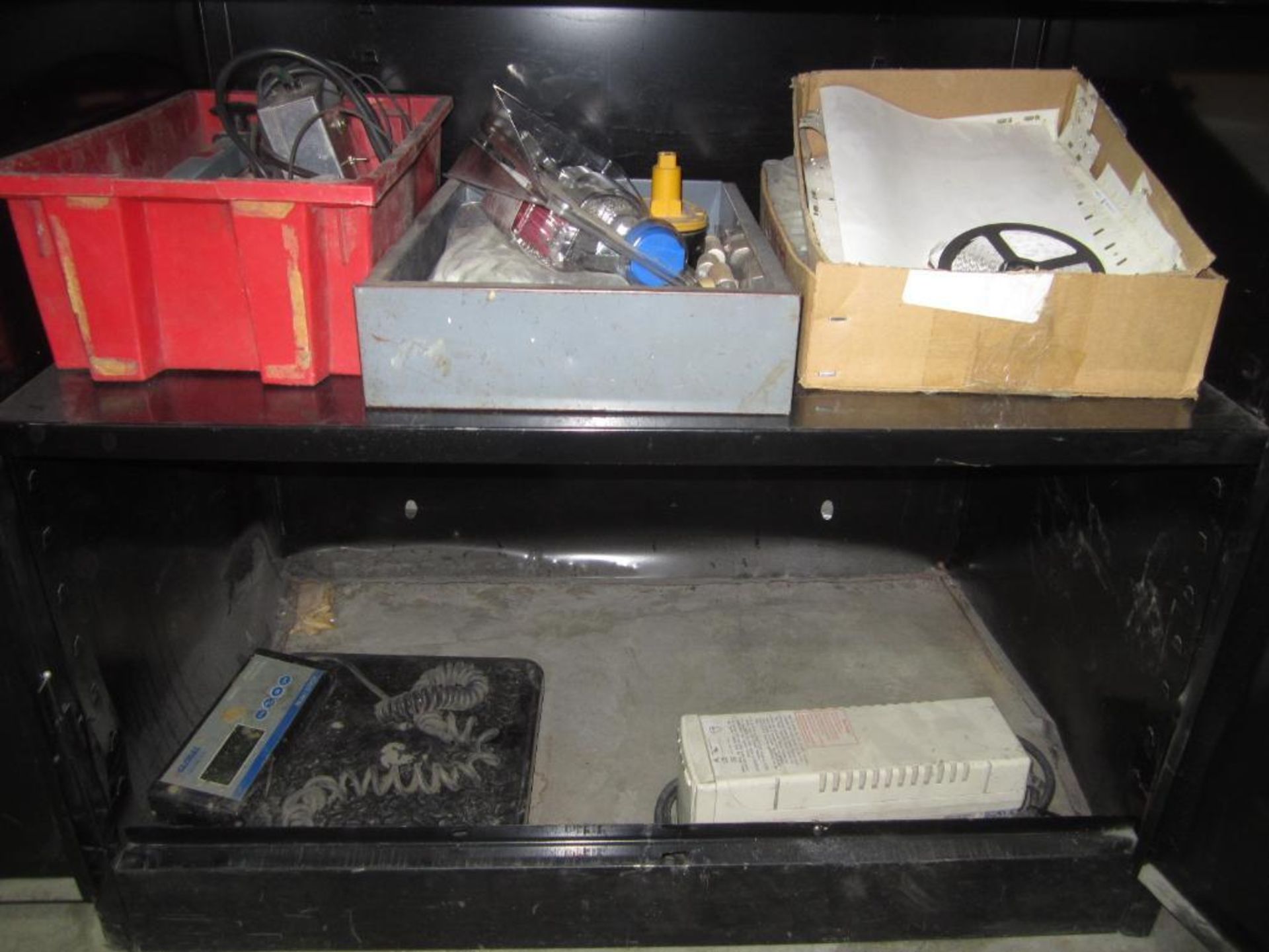 Metal cabinet with contents - Image 5 of 5