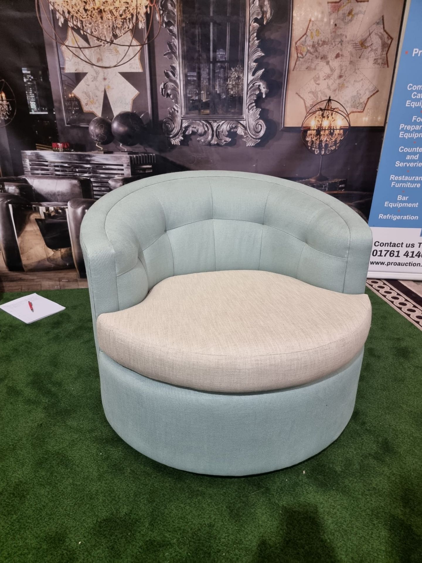 Mayfair Swivel Armchair This Swivel Armchair Makes A Real Statement And Adds A Contemporary Accent - Bild 4 aus 7