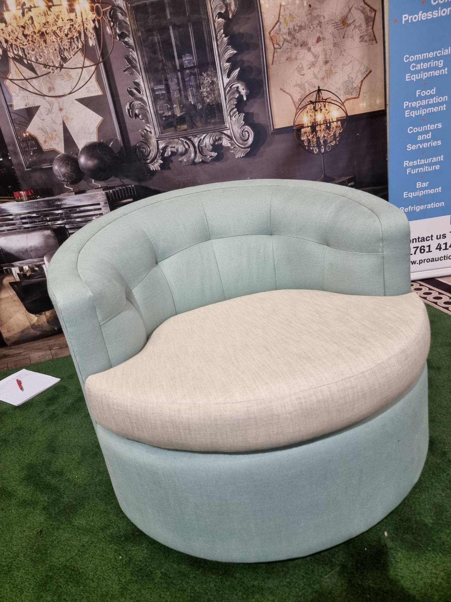 Mayfair Swivel Armchair This Swivel Armchair Makes A Real Statement And Adds A Contemporary Accent - Bild 3 aus 7