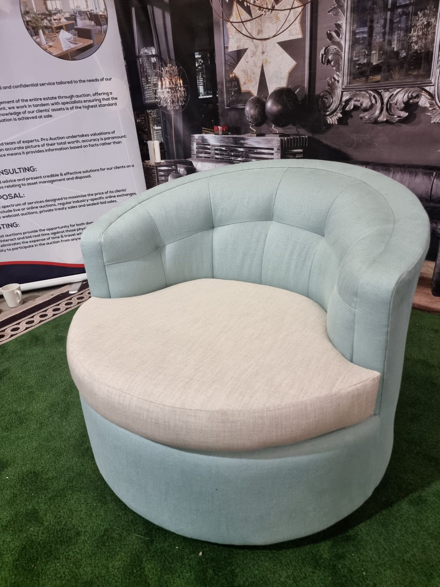 Mayfair Swivel Armchair This Swivel Armchair Makes A Real Statement And Adds A Contemporary Accent - Bild 6 aus 7