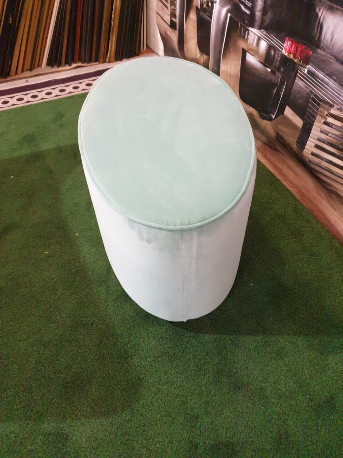 Velvet Ovoid Mint Foot Stool Small Damage To Base 80 X 45 X 46cm (ST17) - Bild 3 aus 4