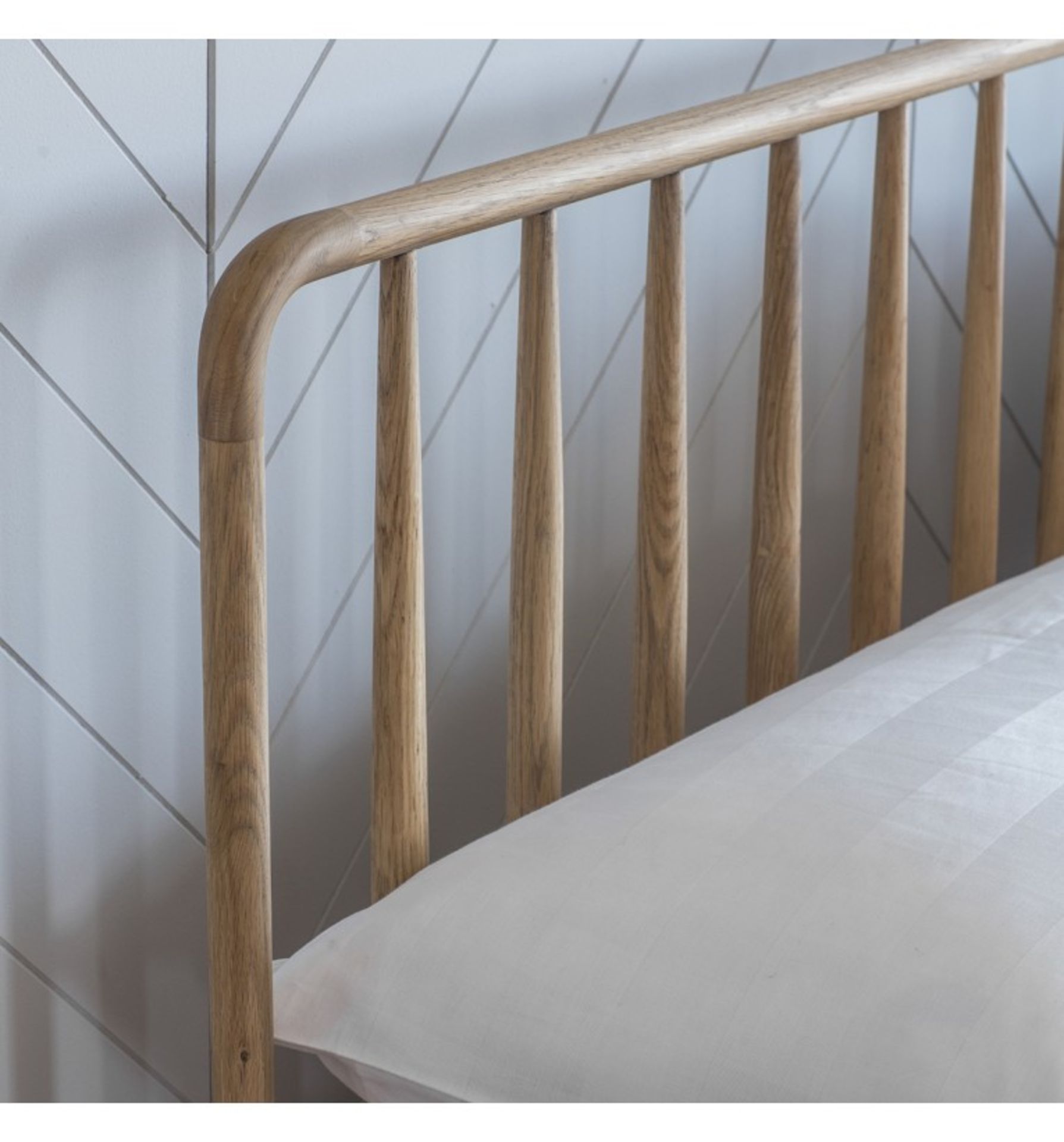 Wycombe 5' Spindle Bed The Wycombe Range Made From A Combination Of The Finest Solid Oak And Veneers - Bild 2 aus 4