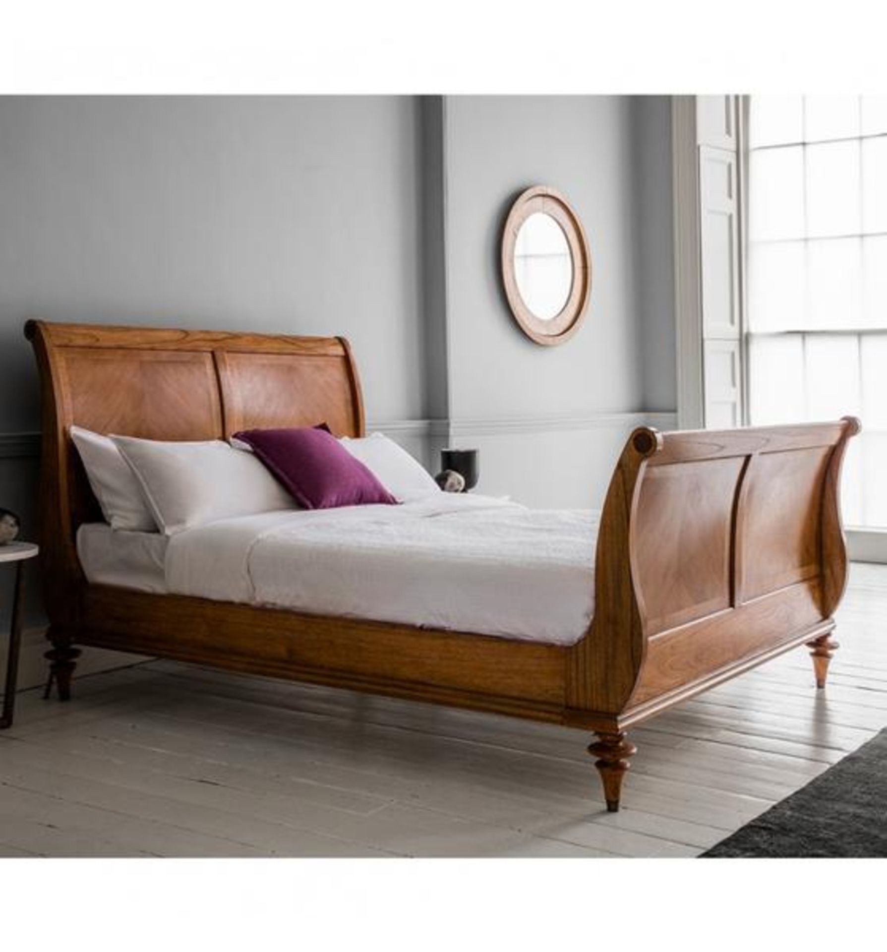 Spire 5' High End Sleigh Bed Spire is a traditional hand made range with lots of fine details - Bild 2 aus 2