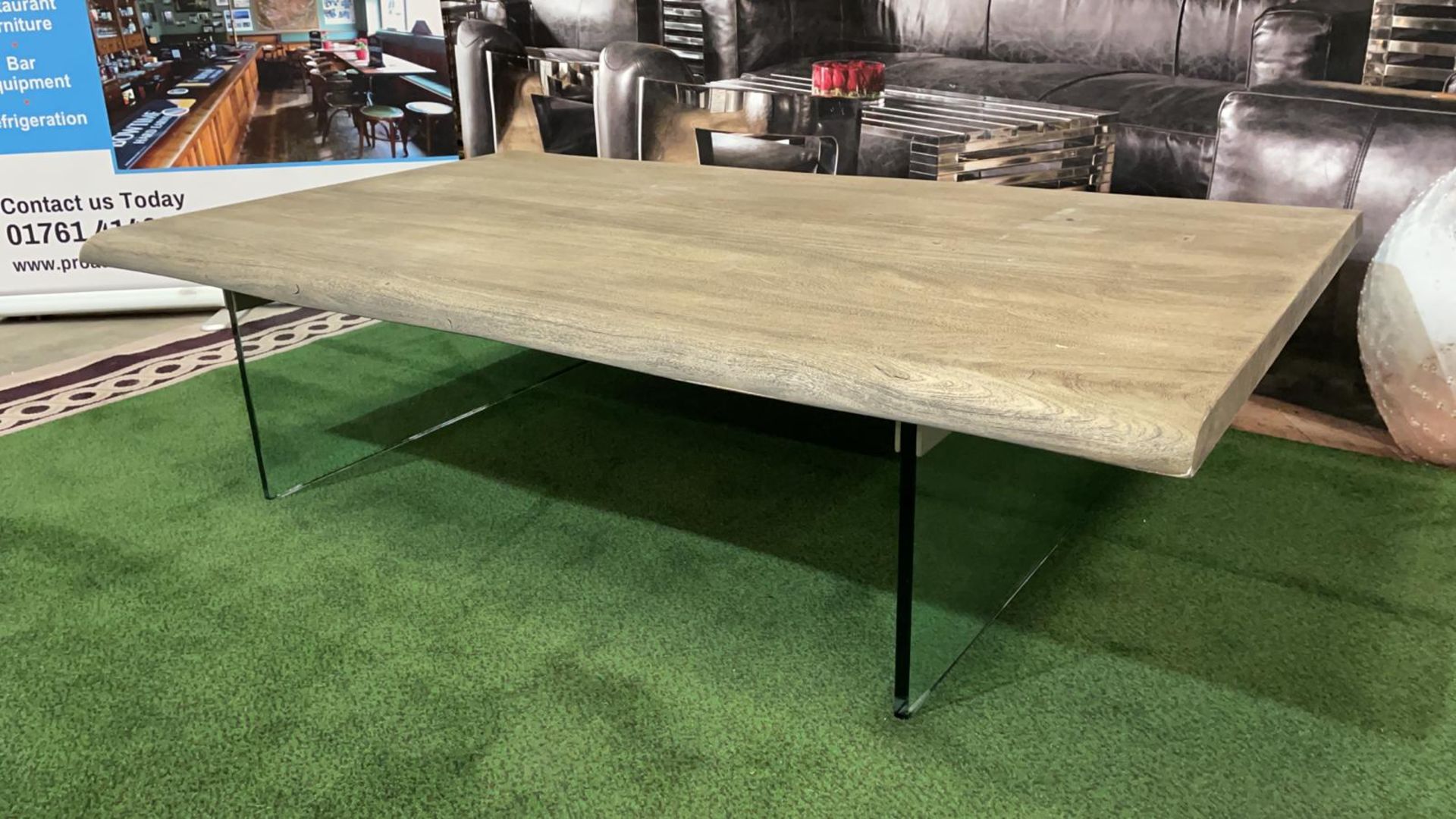 Huntington Wooden Coffee Table With Glass Legs A Stunning Rustic Plank Top Mounted on Modern Glass - Bild 3 aus 6